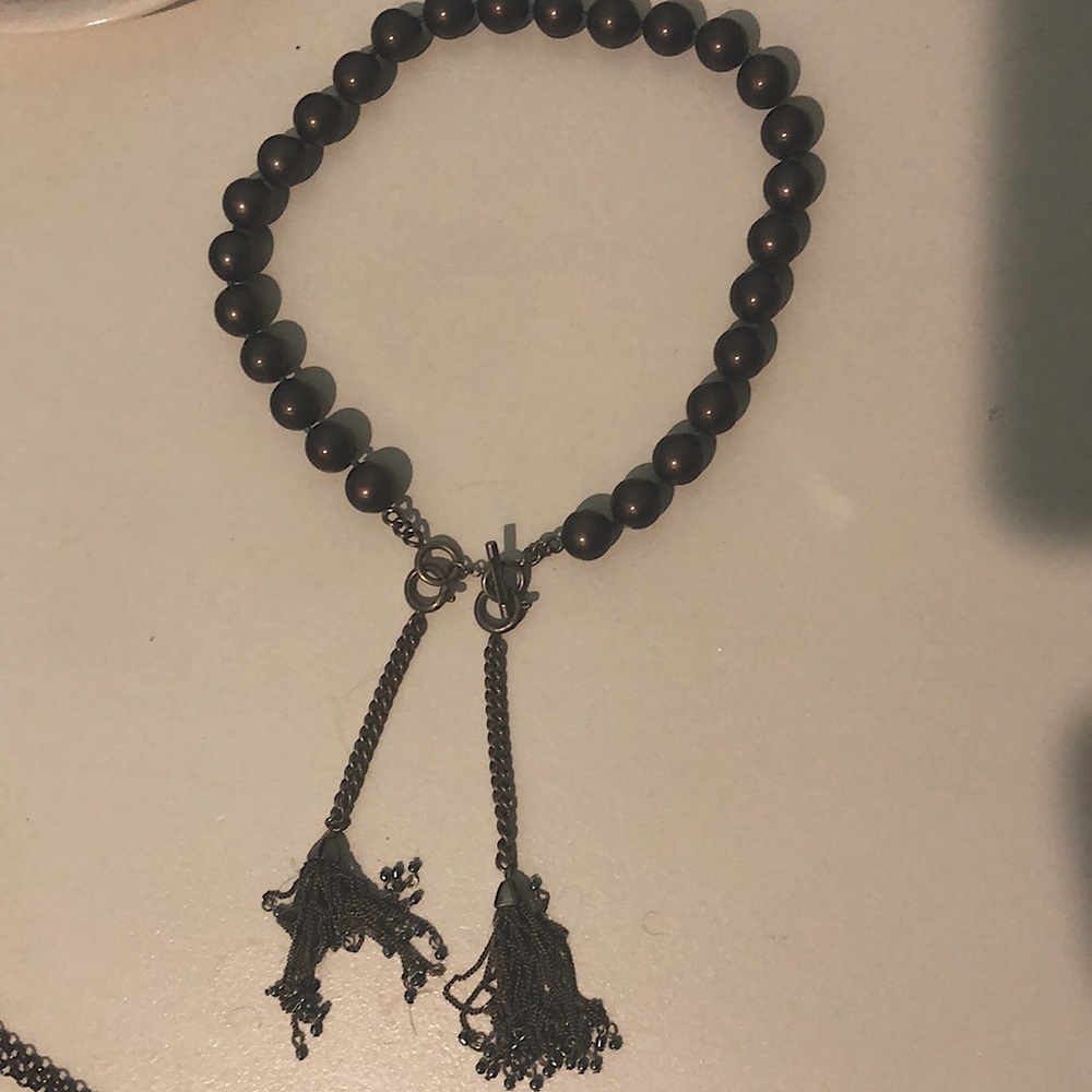 Cute vintage necklace that connects in the front